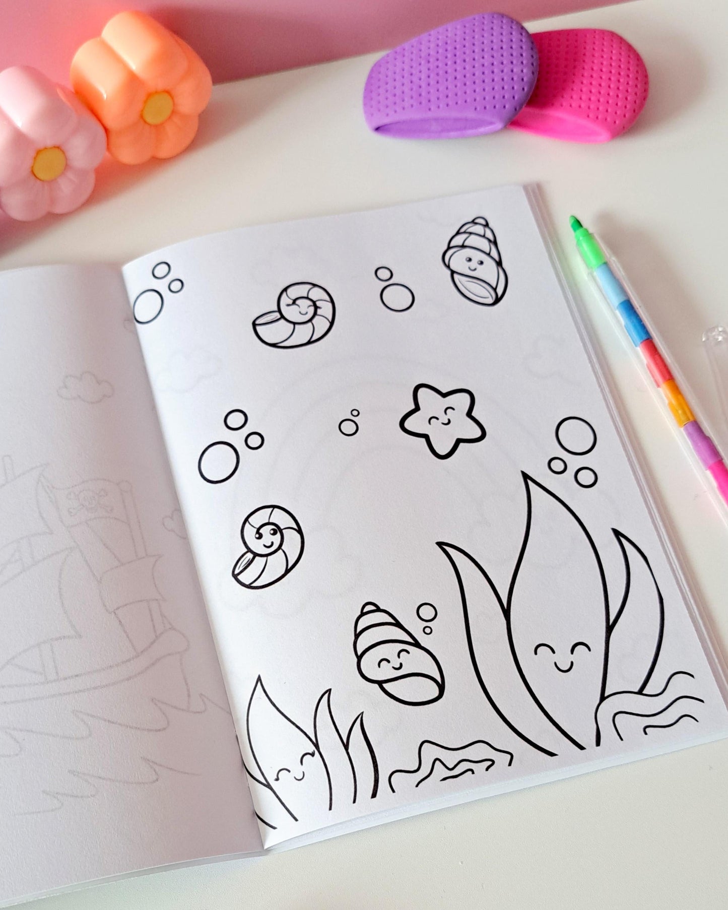 Kawaii mini colouring book